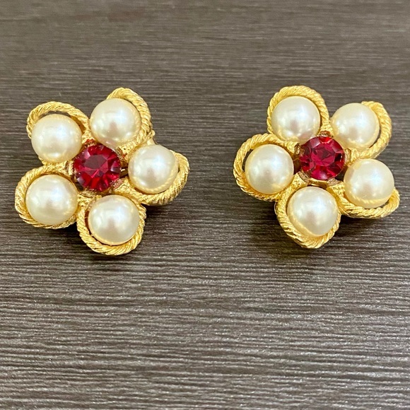 Vintage Weiss Pearl Rhinestone Clip Earrings - Picture 1 of 4